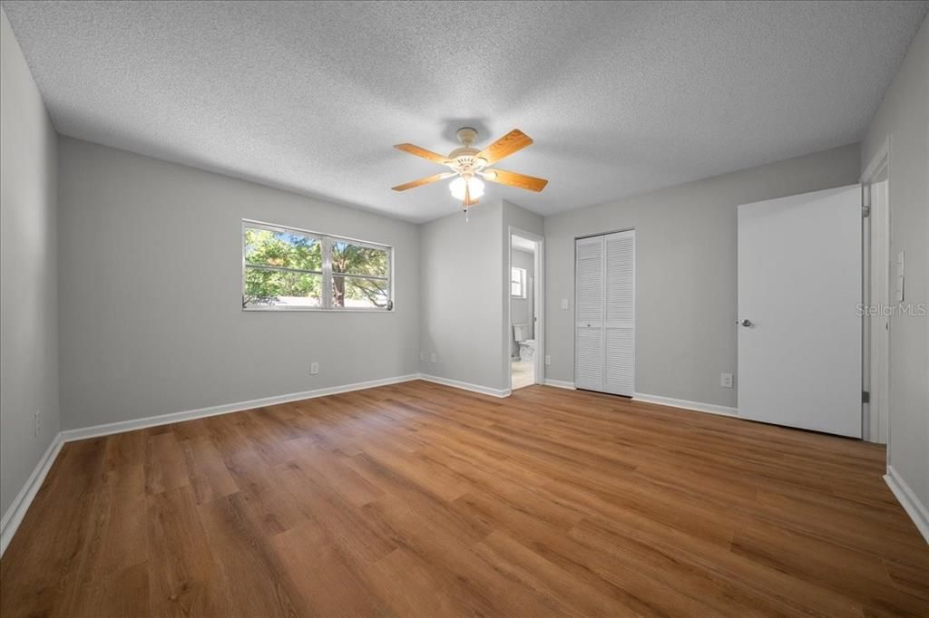 For Sale: $139,900 (2 beds, 2 baths, 1179 Square Feet)