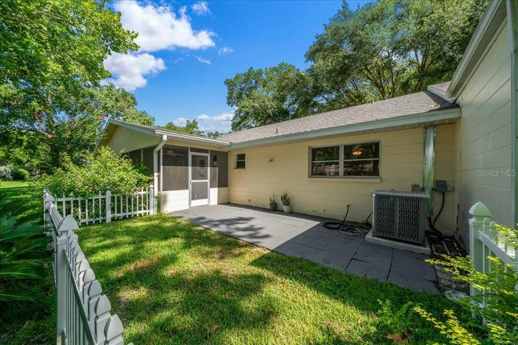 For Sale: $139,900 (2 beds, 2 baths, 1179 Square Feet)