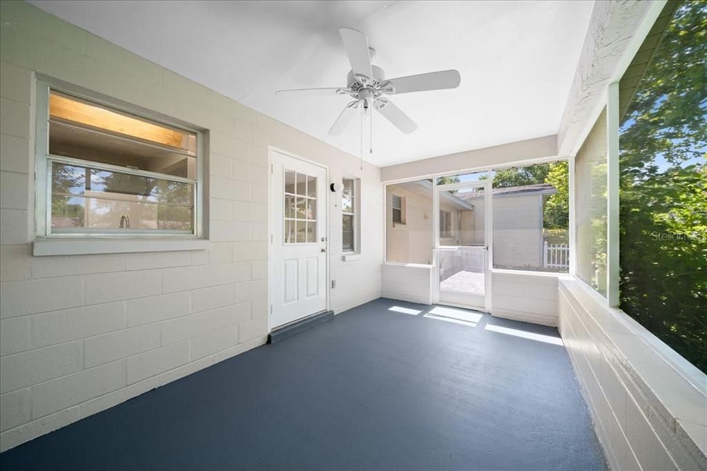 For Sale: $139,900 (2 beds, 2 baths, 1179 Square Feet)