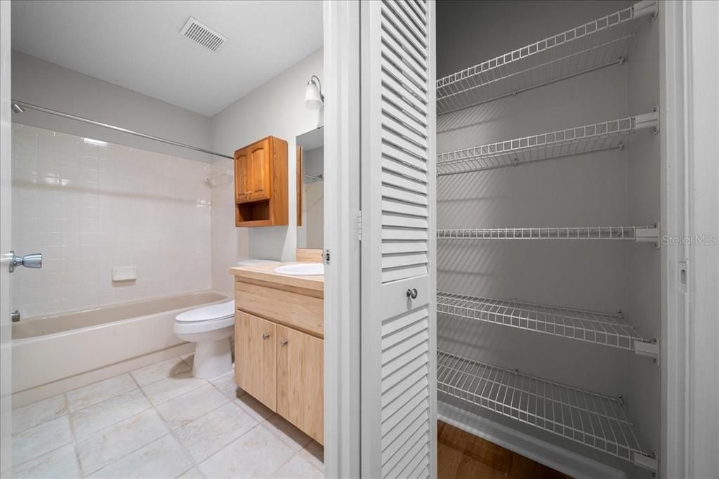 For Sale: $139,900 (2 beds, 2 baths, 1179 Square Feet)