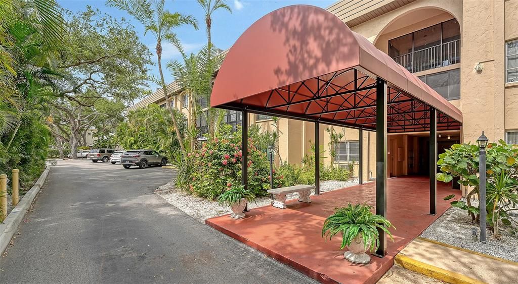 На продажу: $170,000 (2 спален, 2 ванн, 1053 Квадратных фут)