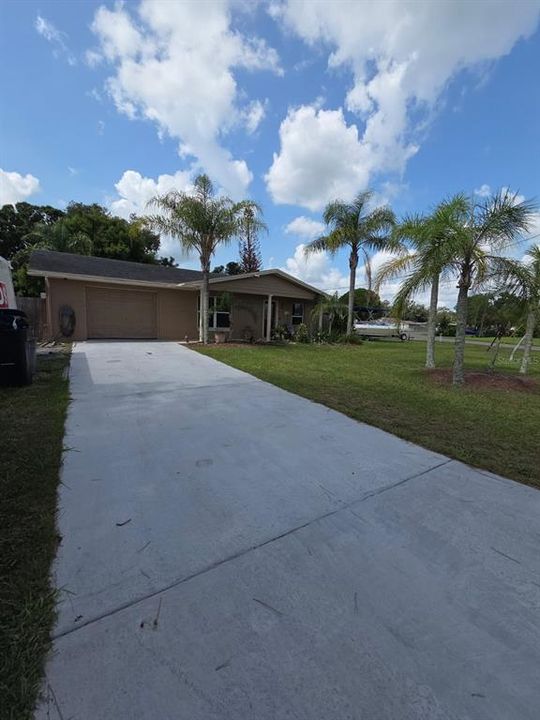 Active With Contract: $385,000 (3 beds, 2 baths, 1710 Square Feet)