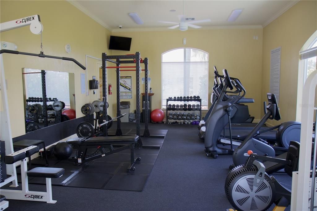 For Sale: $175,900 (1 beds, 1 baths, 656 Square Feet)