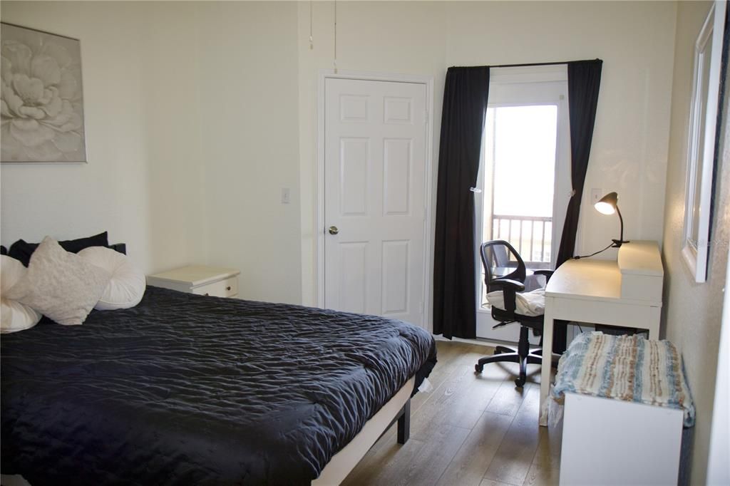 For Sale: $175,900 (1 beds, 1 baths, 656 Square Feet)
