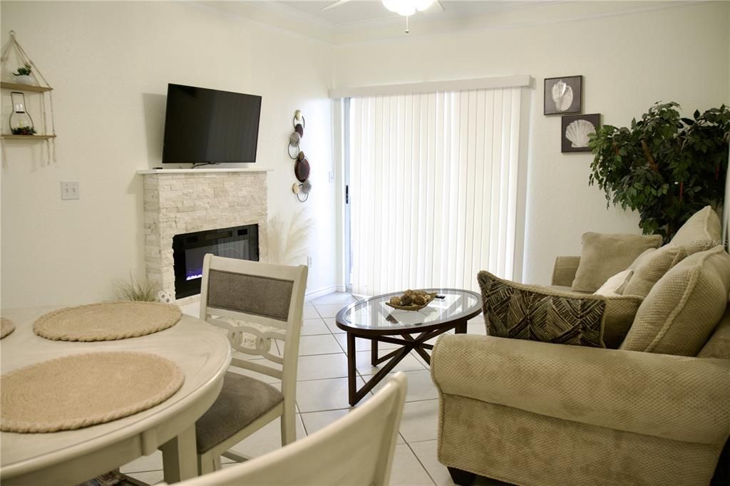 For Sale: $175,900 (1 beds, 1 baths, 656 Square Feet)