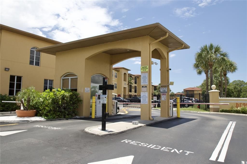 For Sale: $175,900 (1 beds, 1 baths, 656 Square Feet)