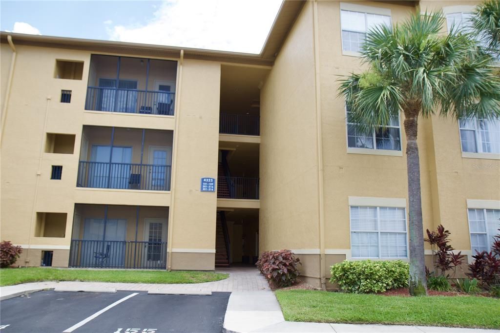 For Sale: $175,900 (1 beds, 1 baths, 656 Square Feet)