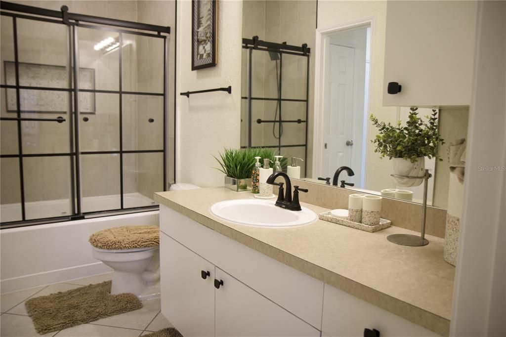 For Sale: $175,900 (1 beds, 1 baths, 656 Square Feet)