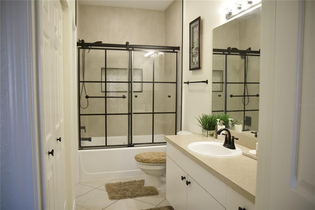 For Sale: $175,900 (1 beds, 1 baths, 656 Square Feet)
