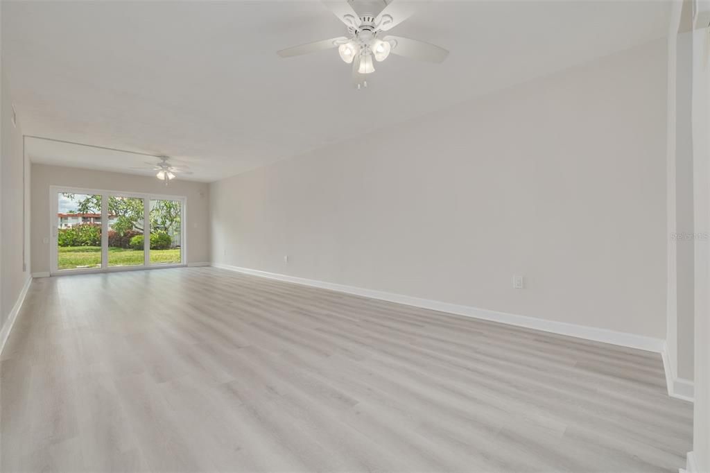 For Sale: $179,900 (2 beds, 1 baths, 1015 Square Feet)