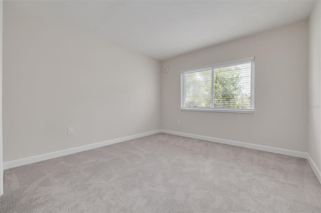 For Sale: $179,900 (2 beds, 1 baths, 1015 Square Feet)