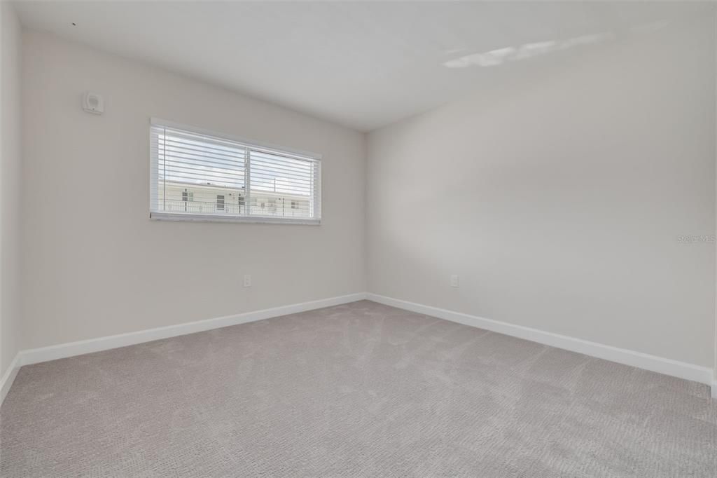 For Sale: $179,900 (2 beds, 1 baths, 1015 Square Feet)