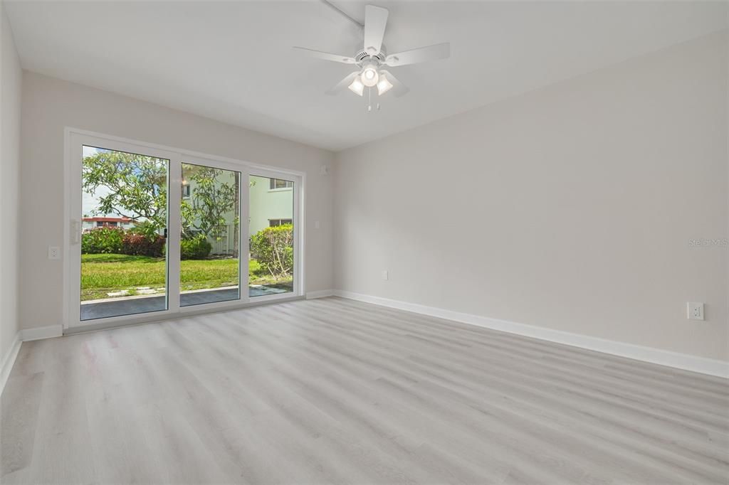 For Sale: $179,900 (2 beds, 1 baths, 1015 Square Feet)