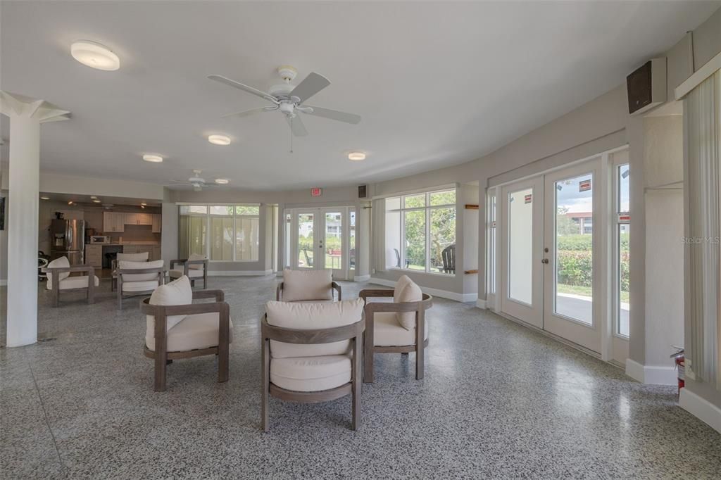 For Sale: $179,900 (2 beds, 1 baths, 1015 Square Feet)