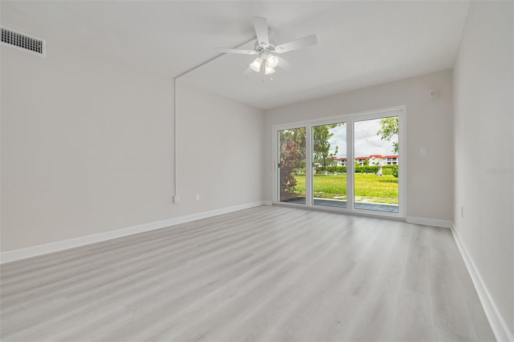 For Sale: $179,900 (2 beds, 1 baths, 1015 Square Feet)