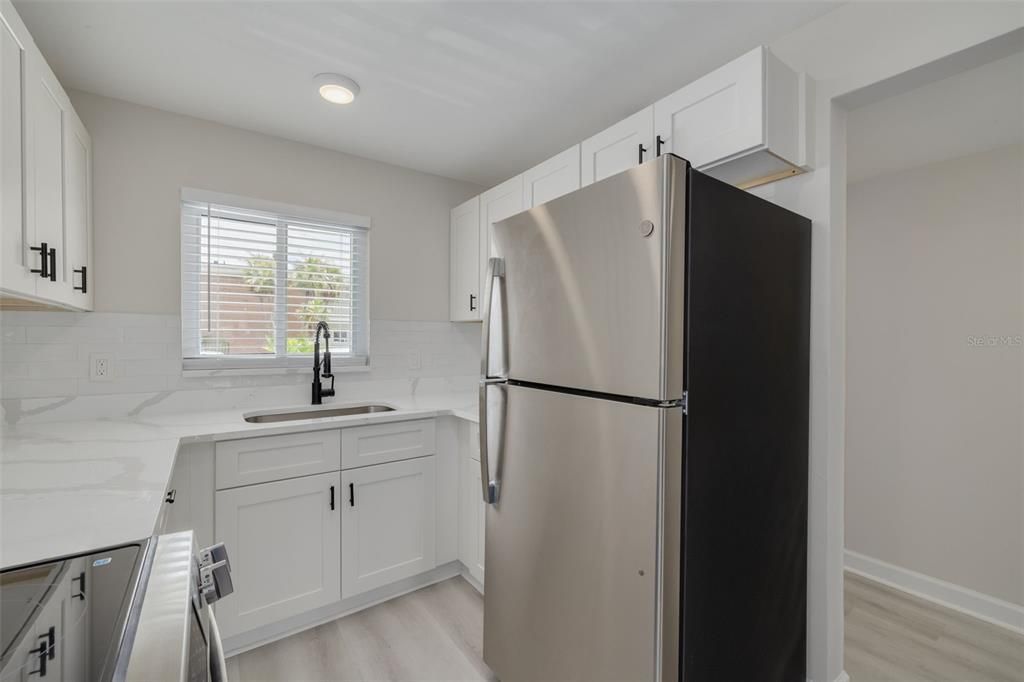 For Sale: $179,900 (2 beds, 1 baths, 1015 Square Feet)