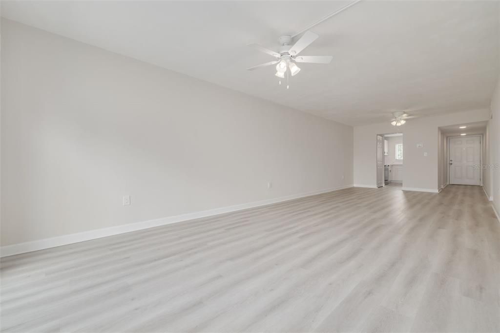 For Sale: $179,900 (2 beds, 1 baths, 1015 Square Feet)