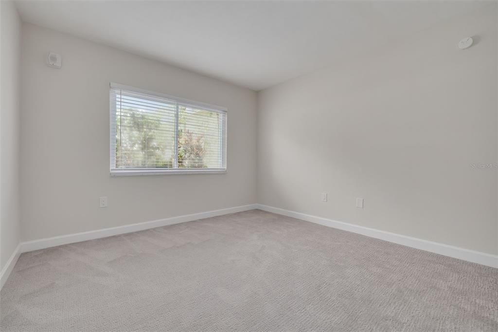 For Sale: $179,900 (2 beds, 1 baths, 1015 Square Feet)