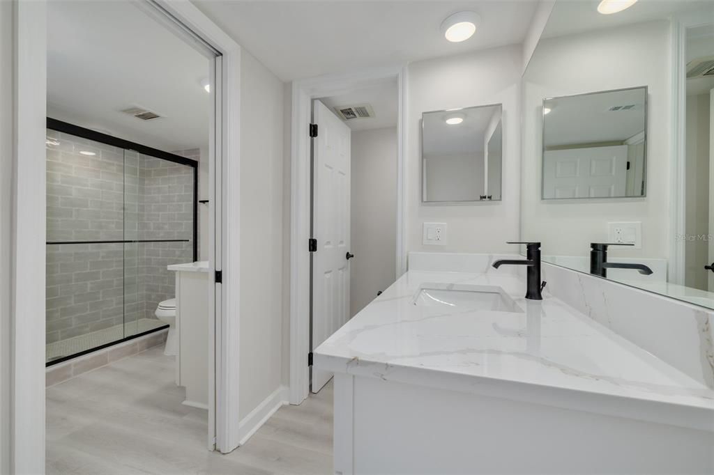 For Sale: $179,900 (2 beds, 1 baths, 1015 Square Feet)