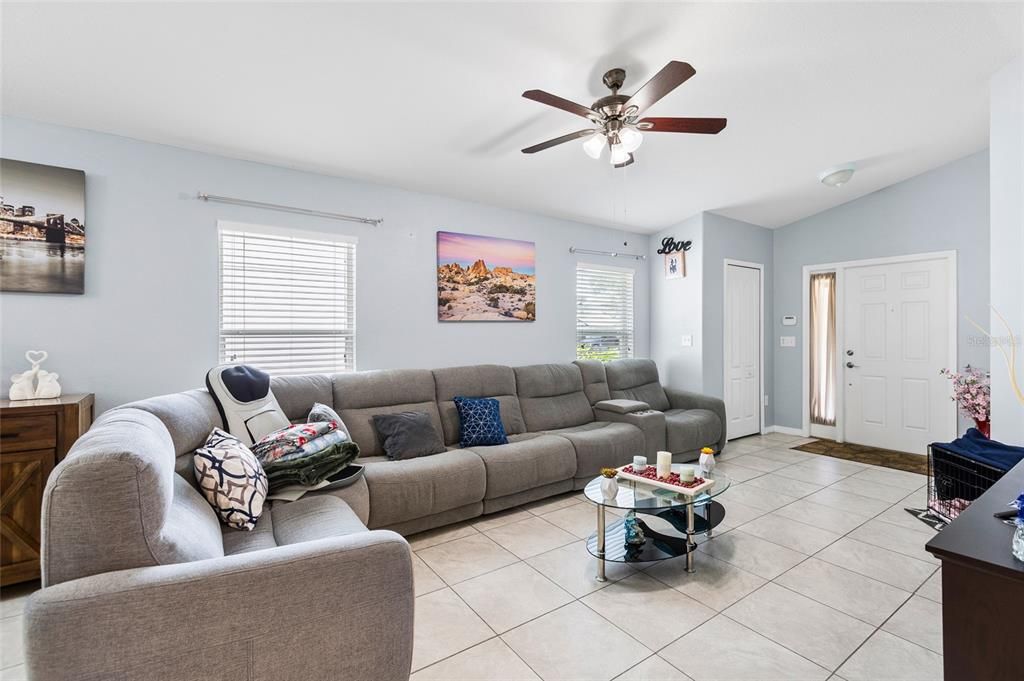 Active With Contract: $330,000 (3 beds, 2 baths, 1340 Square Feet)
