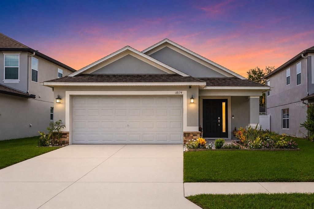 Active With Contract: $330,000 (3 beds, 2 baths, 1340 Square Feet)