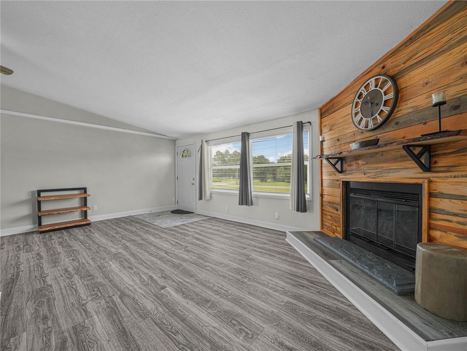 En Venta: $246,000 (3 camas, 2 baños, 1680 Pies cuadrados)