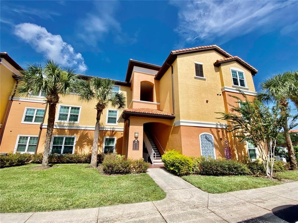 For Rent: $1,800 (2 beds, 2 baths, 1004 Square Feet)