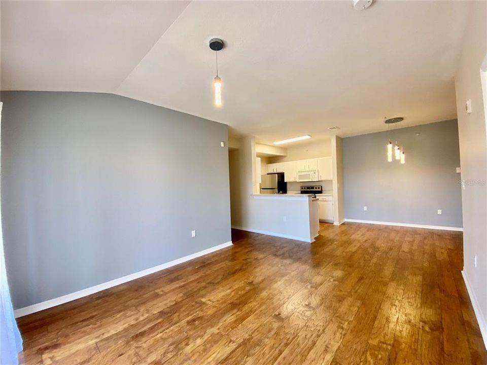 For Rent: $1,800 (2 beds, 2 baths, 1004 Square Feet)
