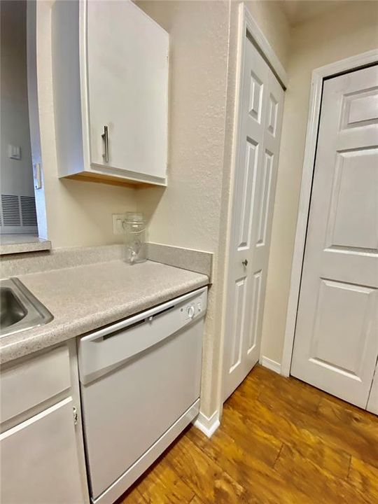 For Rent: $1,800 (2 beds, 2 baths, 1004 Square Feet)