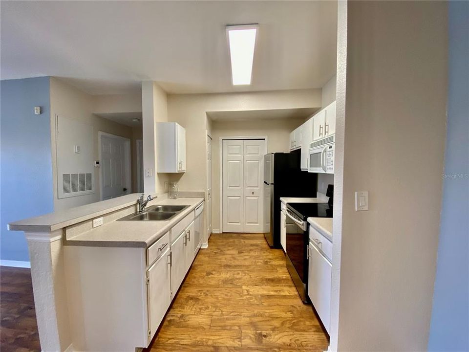 For Rent: $1,800 (2 beds, 2 baths, 1004 Square Feet)
