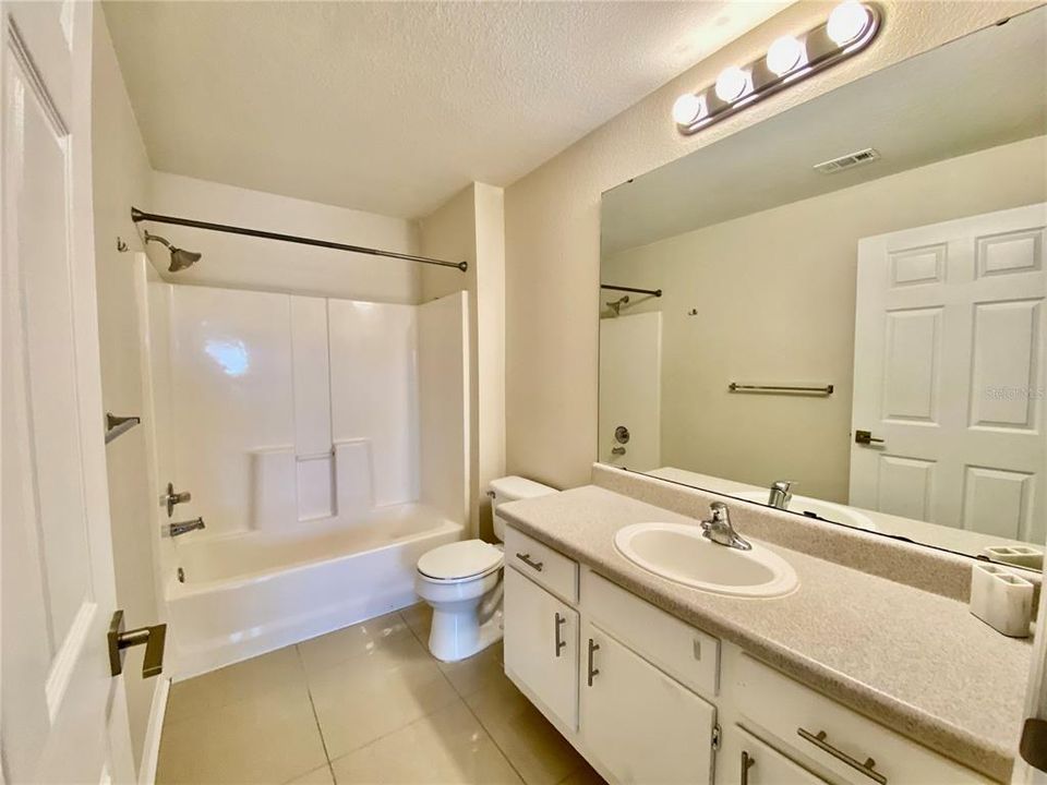 For Rent: $1,800 (2 beds, 2 baths, 1004 Square Feet)