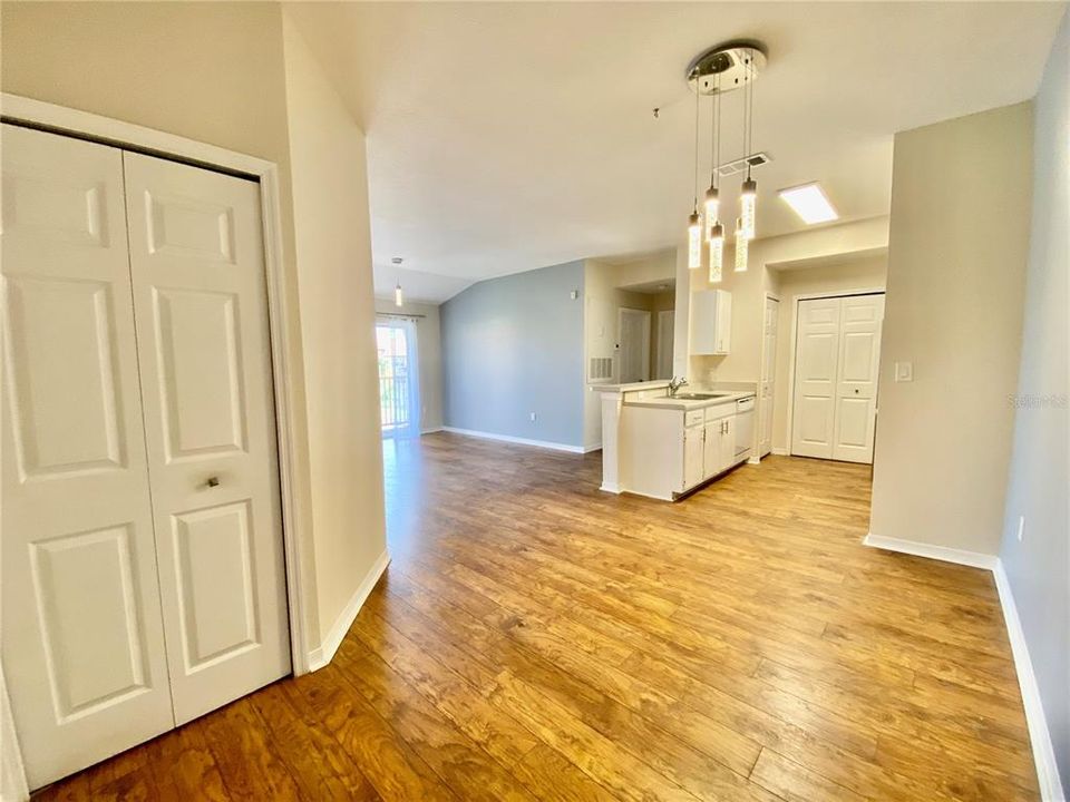 For Rent: $1,800 (2 beds, 2 baths, 1004 Square Feet)