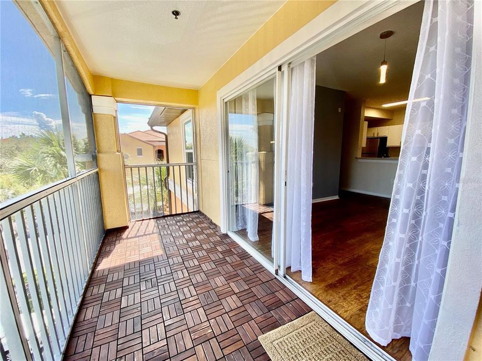 For Rent: $1,800 (2 beds, 2 baths, 1004 Square Feet)
