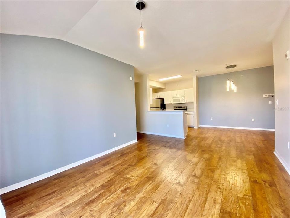 For Rent: $1,800 (2 beds, 2 baths, 1004 Square Feet)