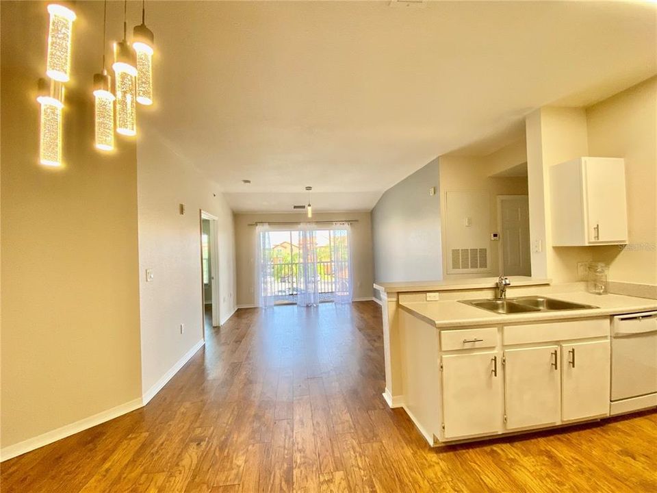 For Rent: $1,800 (2 beds, 2 baths, 1004 Square Feet)