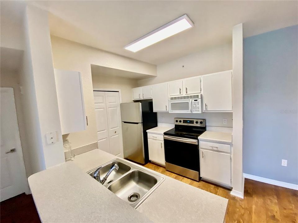 For Rent: $1,800 (2 beds, 2 baths, 1004 Square Feet)