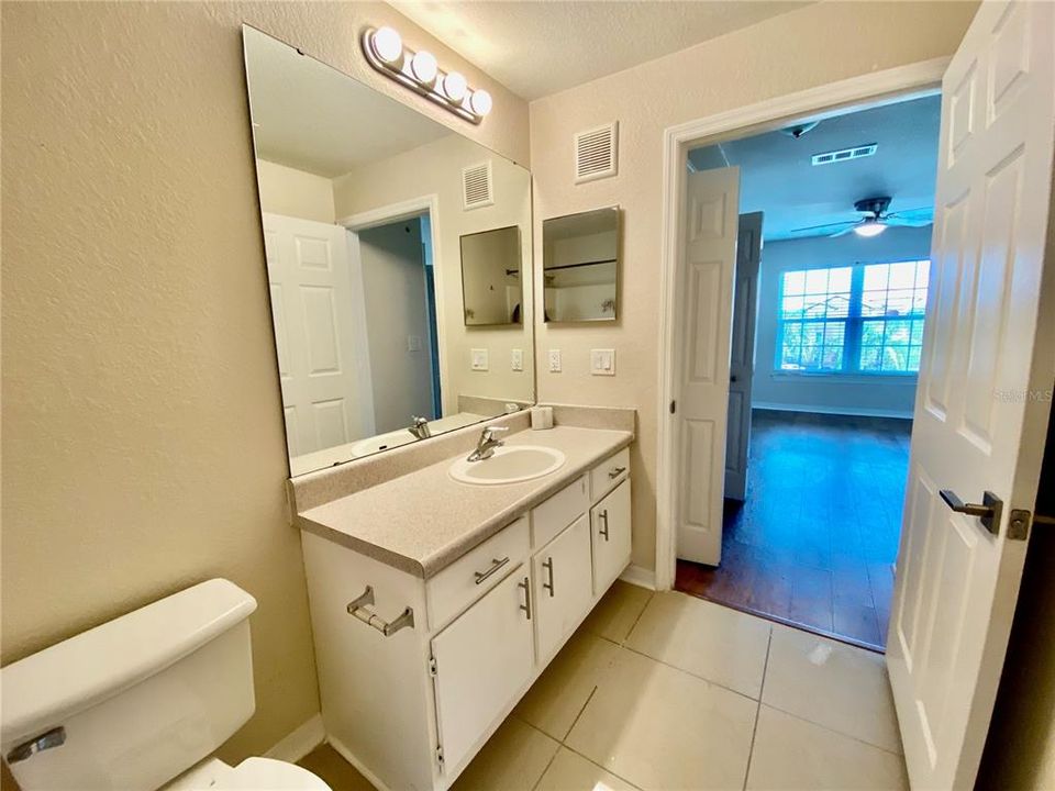 For Rent: $1,800 (2 beds, 2 baths, 1004 Square Feet)