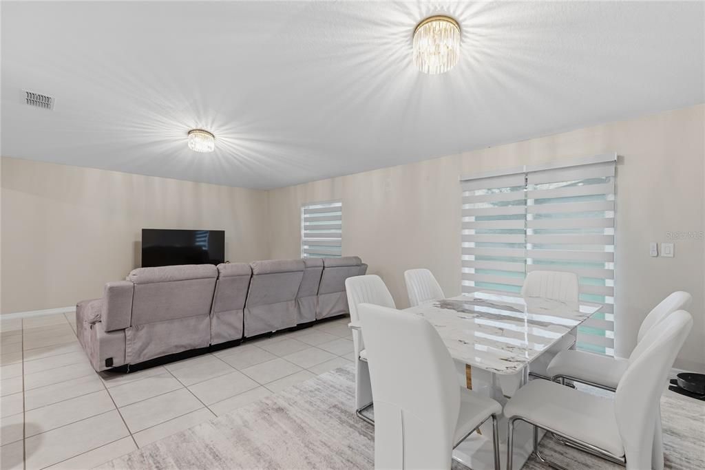 На продажу: $339,900 (3 спален, 2 ванн, 1560 Квадратных фут)