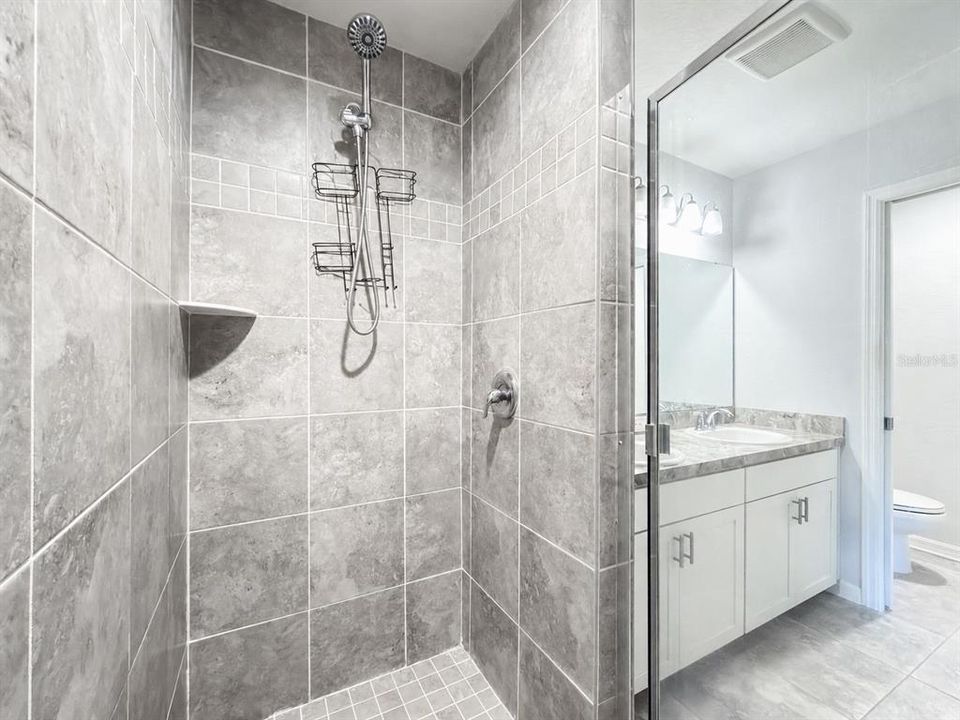 En Venta: $335,000 (3 camas, 2 baños, 2143 Pies cuadrados)