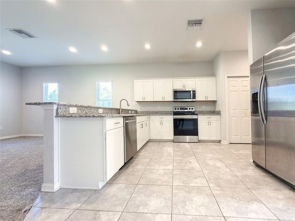 En Venta: $335,000 (3 camas, 2 baños, 2143 Pies cuadrados)