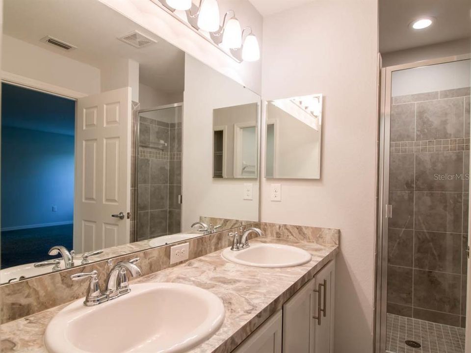 En Venta: $335,000 (3 camas, 2 baños, 2143 Pies cuadrados)