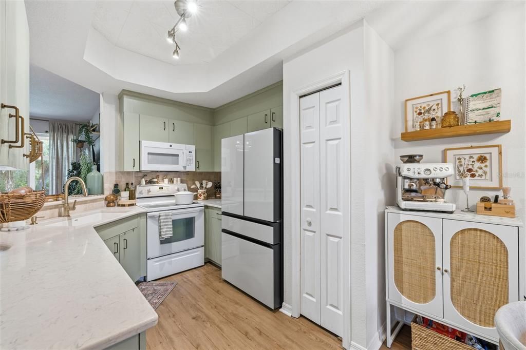На продажу: $319,999 (3 спален, 2 ванн, 1450 Квадратных фут)
