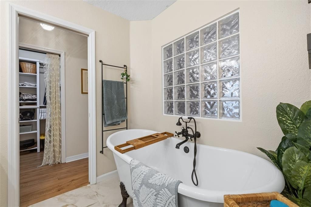 На продажу: $319,999 (3 спален, 2 ванн, 1450 Квадратных фут)