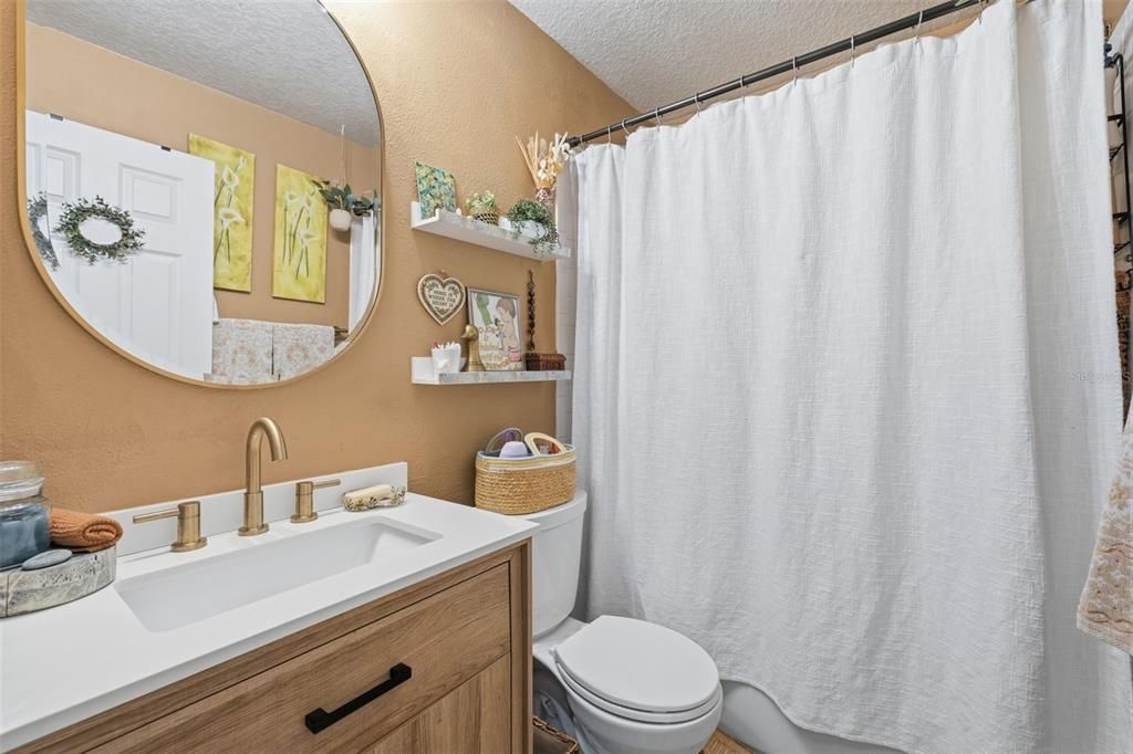 На продажу: $319,999 (3 спален, 2 ванн, 1450 Квадратных фут)