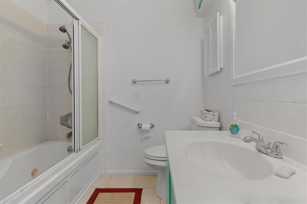 На продажу: $379,000 (2 спален, 1 ванн, 822 Квадратных фут)