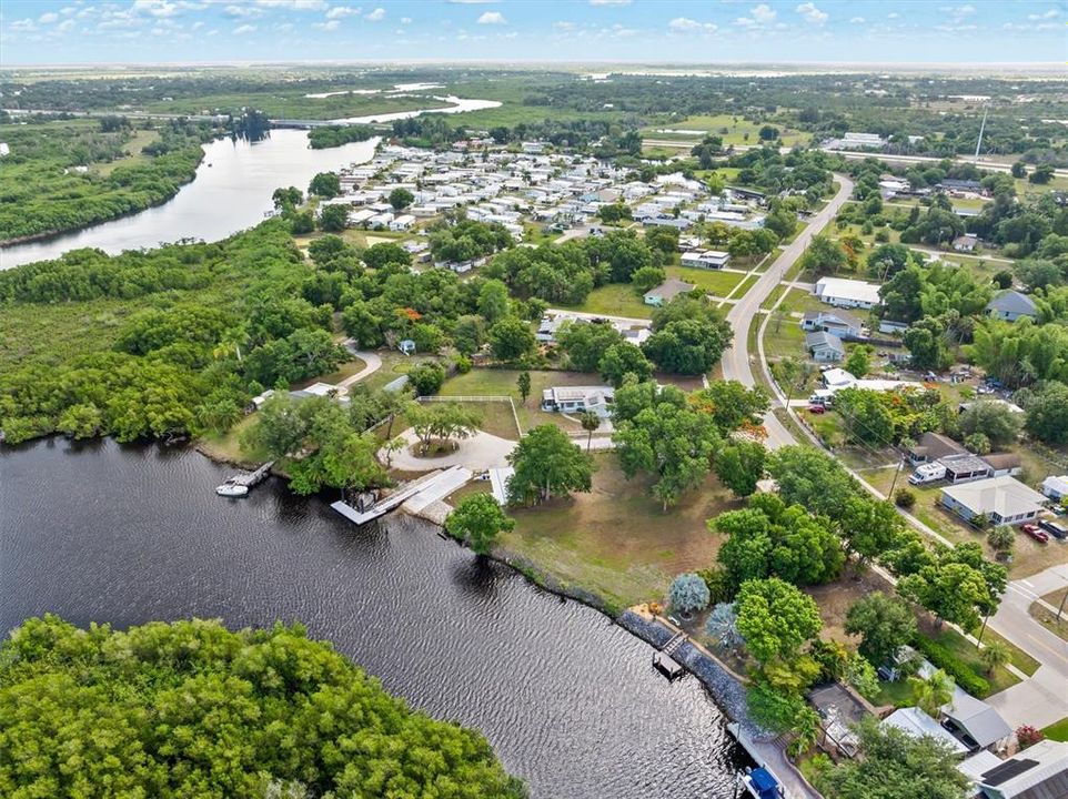 На продажу: $379,000 (2 спален, 1 ванн, 822 Квадратных фут)