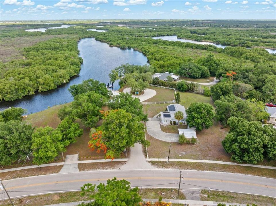 На продажу: $379,000 (2 спален, 1 ванн, 822 Квадратных фут)