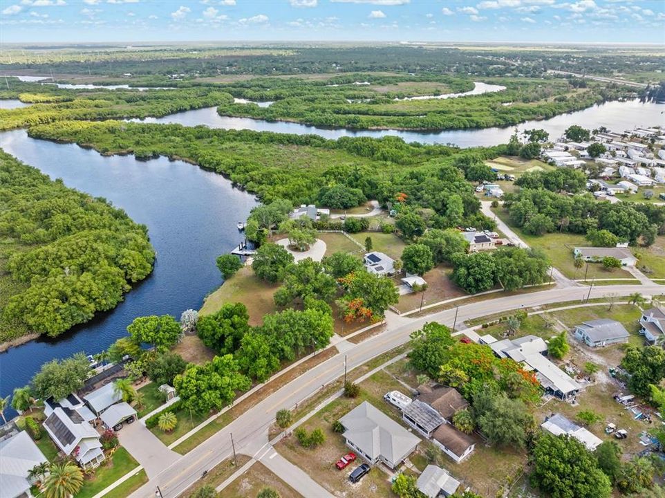 На продажу: $379,000 (2 спален, 1 ванн, 822 Квадратных фут)