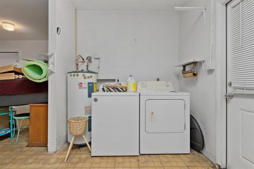 На продажу: $379,000 (2 спален, 1 ванн, 822 Квадратных фут)
