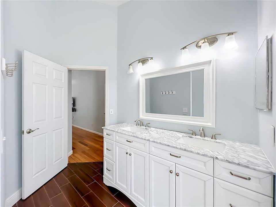 For Rent: $3,100 (4 beds, 3 baths, 2189 Square Feet)